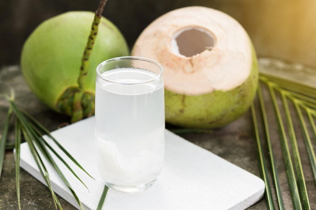 NƯỚC DỪA TƯƠI – DINH DƯỠNG QUÝ TỪ THIÊN NHIÊN