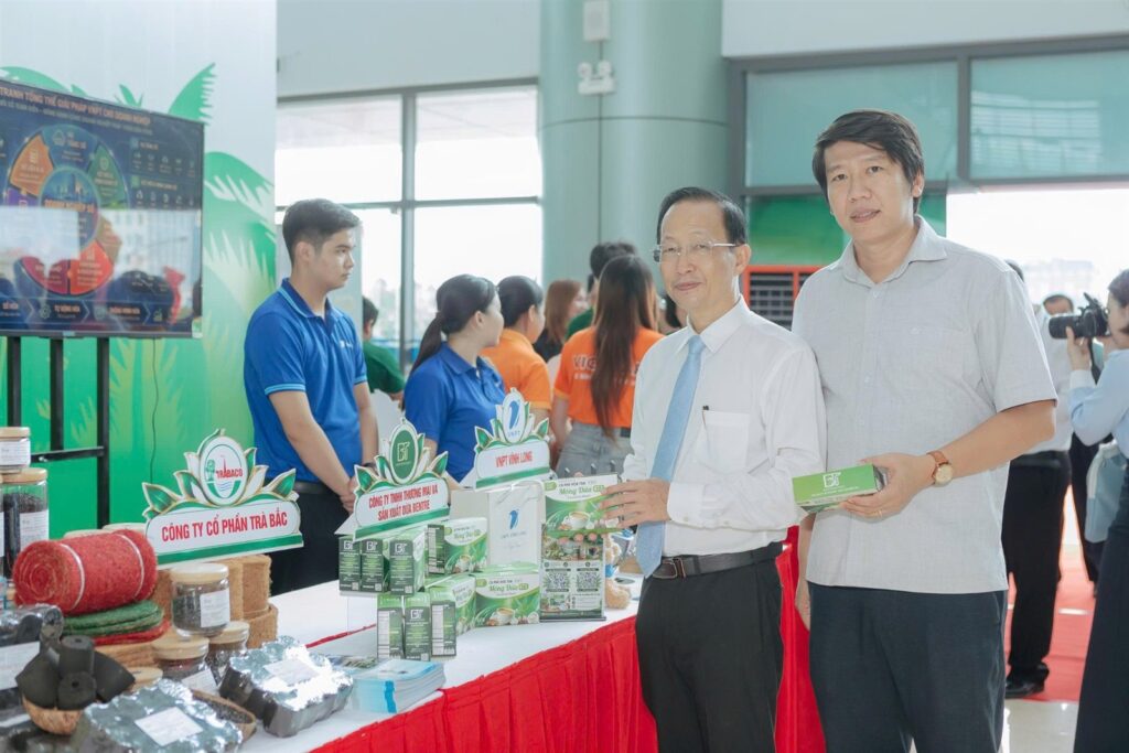 Gian hàng Bentrecorp trưng bày cà phê hòa tan Mộng Dừa CT3 4in1 tại Họp mặt doanh nghiệp, doanh nhân tỉnh Vĩnh Long